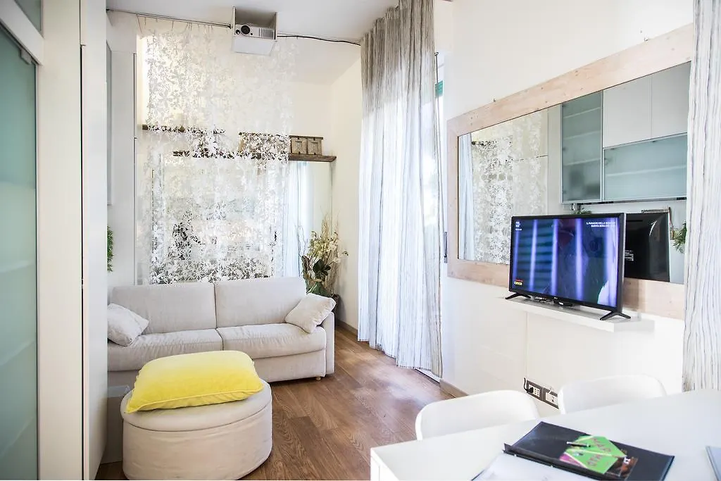 Hemeras Boutique Homes - Design Flats Near The City Center Milano 0*,  Italia